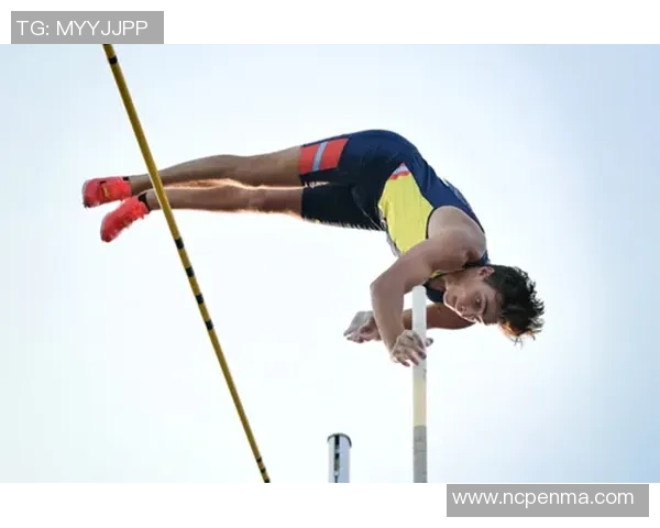 重庆足球队在钻石联赛中的速度表现引发热议与期待 重庆足球队在钻石联赛中的速度表现引发热议与期待