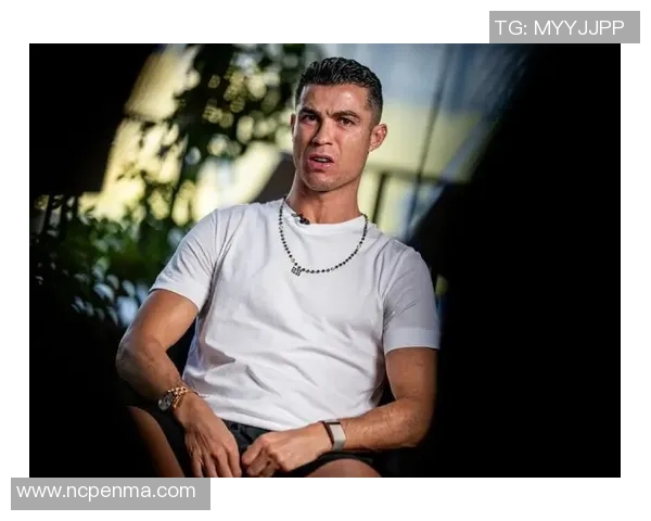 足球明星遭遇骨折伤痛回顾及其对职业生涯的影响分析